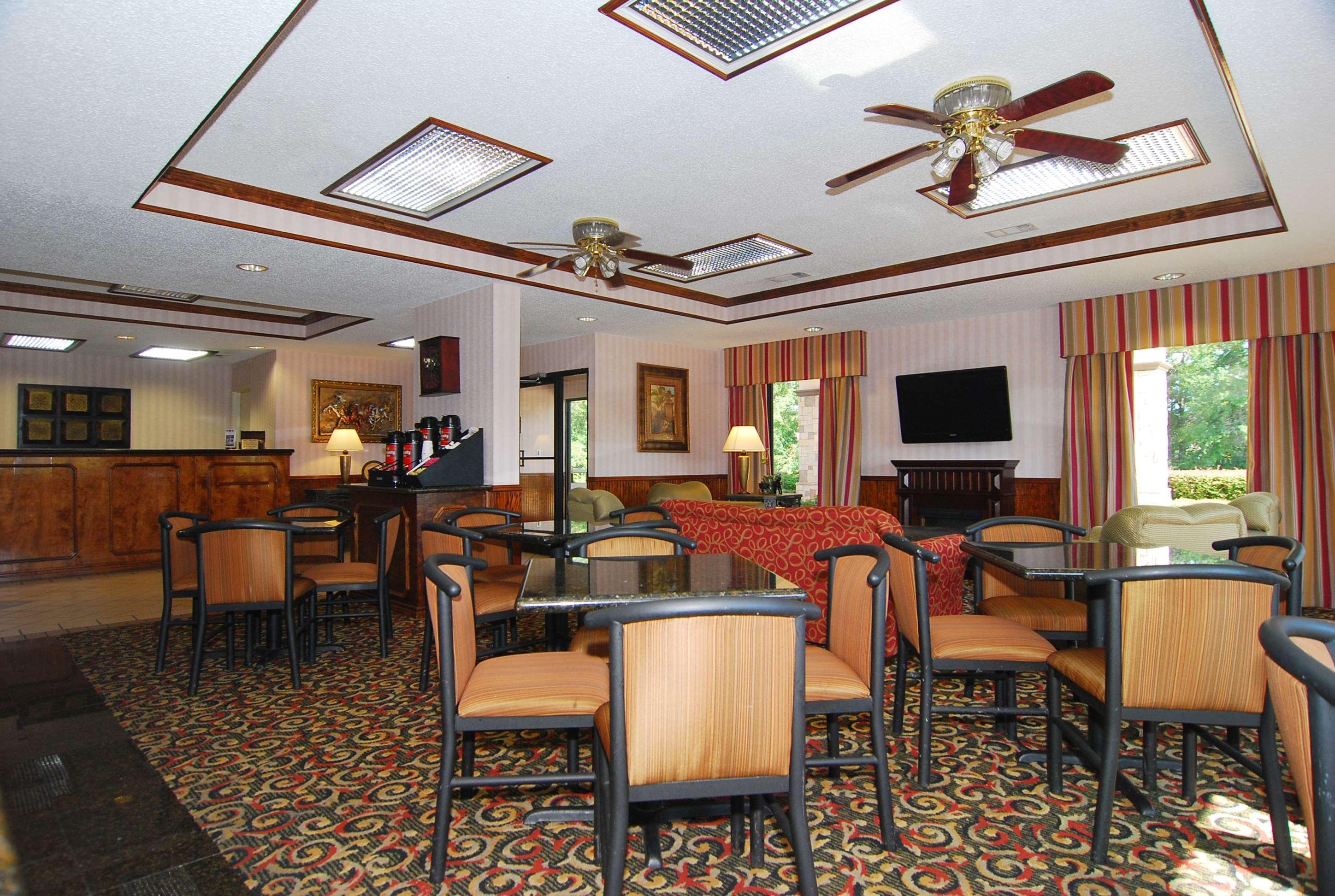 Best Western Lindale Inn Экстерьер фото